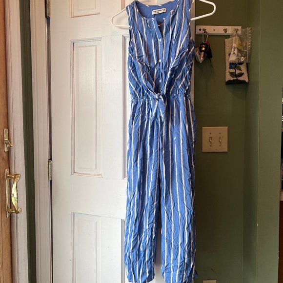 Girls size 11-12 Abercrombie french blue and white cropped jumpsuit - Picture 1 of 6